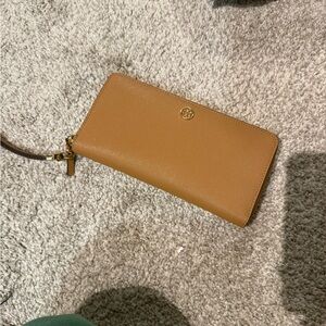 LIKE NEW Tory Burch Leather Wristlet Wallet